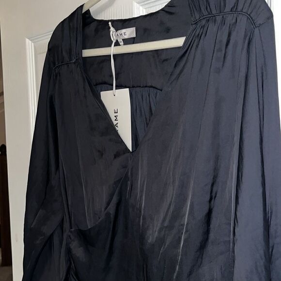 FRAME NWT Crossover V-Neck Balloon Sleeve Satin Top Blouse Black MSRP: 398.00 - Picture 6 of 7